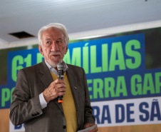VICE ENTREGA TÍTULO REGULARIZAÇÃO FUNDIÁRIA