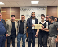 Qualifica Paraná amplia oportunidades com capacitação e forma alunos do curso de confecção em Itaperuçu
