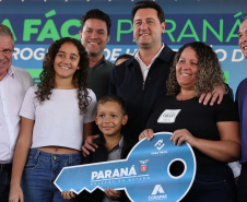Casa Fácil Paraná: governador entrega residencial com 84 moradias em Paiçandu