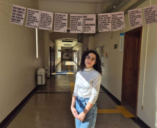 Livro escrito por aluna do 9º ano aborda bullying e chega gratuitamente a leitores em Ponta Grossa