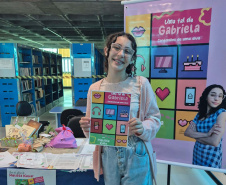 Livro escrito por aluna do 9º ano aborda bullying e chega gratuitamente a leitores em Ponta Grossa