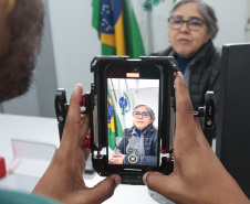 A professora Beatriz Cardoso da Silva, de Paranaguá, foi a primeira ganhadora do prêmio de R$ 1 milhão do sorteio do Programa Nota Paraná.