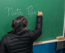 A professora Beatriz Cardoso da Silva, de Paranaguá, foi a primeira ganhadora do prêmio de R$ 1 milhão do sorteio do Programa Nota Paraná.