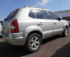 Novo leilão de 76 veículos do Estado não terá taxa do leiloeiro; lote tem Hilux e Triton Sport