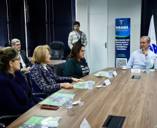 Regularização imobiliária em Pinhais e projeto de modernização do Parque da Ciência Newton Freire Maia são finalizados e apresentados pelo Governo do Estado à Prefeitura de Pinhais