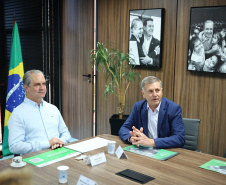 Regularização imobiliária em Pinhais e projeto de modernização do Parque da Ciência Newton Freire Maia são finalizados e apresentados pelo Governo do Estado à Prefeitura de Pinhais