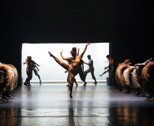 TEATRO GUAÍRA - divulgação Balé em Arapongas e Jacarezinho