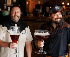 VIAJE PARANÁ - Cervejaria paranaense conquista 14 medalhas em competição e amplia fluxo turístico em torno da bebida