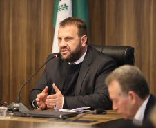 Com licitação autorizada em 48 municípios, secretário apresenta maior programa de creches do país na Assembleia