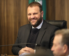 Com licitação autorizada em 48 municípios, secretário apresenta maior programa de creches do país na Assembleia