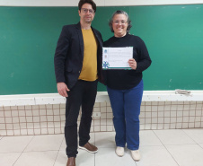 Pela primeira vez, Unespar concede título de mestre a estudante surda