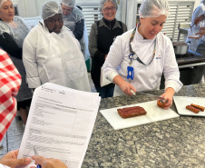 Livro leva receitas e técnicas de curso do Senac para a alimentação escolar