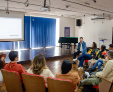 rodada de conversa da equipe do museu com a sociedade, em Foz do Iguaçu