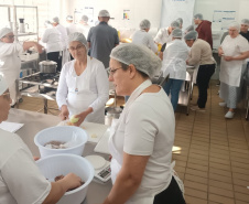 Livro leva receitas e técnicas de curso do Senac para a alimentação escolar