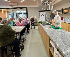 Livro leva receitas e técnicas de curso do Senac para a alimentação escolar