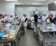 Livro leva receitas e técnicas de curso do Senac para a alimentação escolar