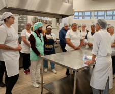 Livro leva receitas e técnicas de curso do Senac para a alimentação escolar