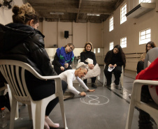 Consciência corporal: curso gratuito do Teatro Guaíra estreia com imersão teórica e prática