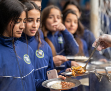 Pesquisa “Fala, Estudante!” mostra a aprovação dos alunos à merenda e infraestrutura escolar no Estado