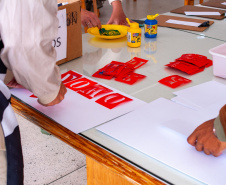 MON realiza oficina de arte têxtil para professores
