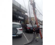 Copel e prefeituras integram ações para organizar cabos de telecom em situação irregular em diversas cidades 