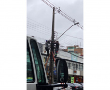 Copel e prefeituras integram ações para organizar cabos de telecom em situação irregular em diversas cidades 