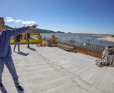 Governador Carlos Massa Ratinho Junior visita a obra da Ponte de Guaratuba.