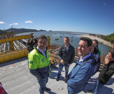 Governador Carlos Massa Ratinho Junior visita a obra da Ponte de Guaratuba.