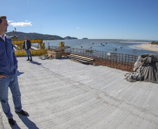 Governador Carlos Massa Ratinho Junior visita a obra da Ponte de Guaratuba.