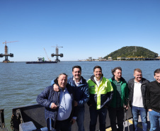 Governador Carlos Massa Ratinho Junior visita a obra da Ponte de Guaratuba.