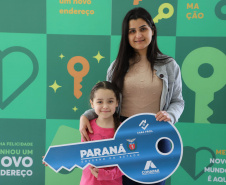 Mais 128 unidades: famílias de Araucária recebem a casa nova com apoio do Estado