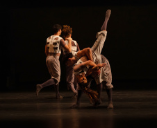 TEATRO GUAÍRA - divulgação Balé em Arapongas e Jacarezinho