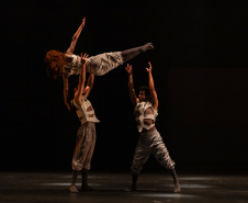 TEATRO GUAÍRA - divulgação Balé em Arapongas e Jacarezinho