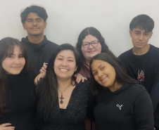 Alunos do Paraná chegam à semifinal de competição com projeto de sabonete antipulgas 