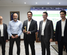 Gov - Invest Paraná recebe prêmio