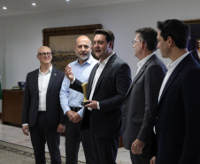 Gov - Invest Paraná recebe prêmio
