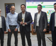 Gov - Invest Paraná recebe prêmio