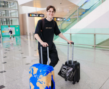 O estudante do terceiro ano do ensino médio, Samuel Mobilia Mota, natural de Douradina, no interior do Paraná, representou o Brasil na Olimpíada Internacional de Inteligência