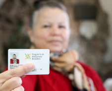 Paraná lidera emissão de carteiras do artesão em agosto