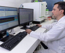 Água distribuída pela Sanepar tem controle de qualidade padrão ISO