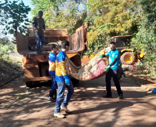 SANEPAR - Voluntários da Sanepar ajudam a limpar rios em todo o Paraná