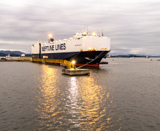 Porto de Paranaguá amplia linhas marítimas de veículos com chegada do Neptune Hellas