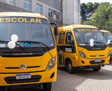 SEED - Colégios agrícolas recebem novos ônibus escolares para fortalecer a educação no campo