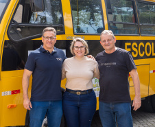 SEED - Colégios agrícolas recebem novos ônibus escolares para fortalecer a educação no campo