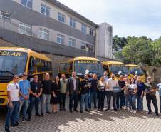 SEED - Colégios agrícolas recebem novos ônibus escolares para fortalecer a educação no campo