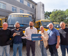 SEED - Colégios agrícolas recebem novos ônibus escolares para fortalecer a educação no campo