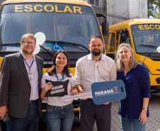 SEED - Colégios agrícolas recebem novos ônibus escolares para fortalecer a educação no campo