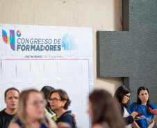 De professor para professor: congresso sobre formação continuada reúne 800 participantes em Foz do Iguaçu