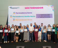 De professor para professor: congresso sobre formação continuada reúne 800 participantes em Foz do Iguaçu