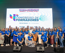 De professor para professor: congresso sobre formação continuada reúne 800 participantes em Foz do Iguaçu